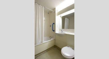 Travelodge Manchester 3*